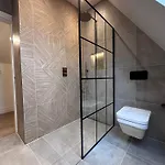 Elegant 2 Bed Penthouse In Lägenhet Leyburn