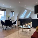 Lägenhet Elegant 2 Bed Penthouse In *