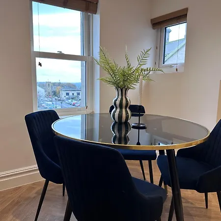 Elegant 2 Bed Penthouse In Lägenhet Leyburn