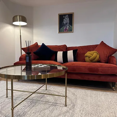 Elegant 2 Bed Penthouse In