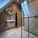 Elegant 2 Bed Penthouse In アパート