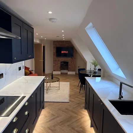 Elegant 2 Bed Penthouse In * Leyburn
