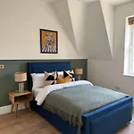 Elegant 2 Bed Penthouse In