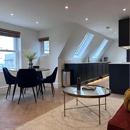 Апартаменты Elegant 2 Bed Penthouse In *