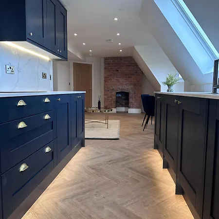 Elegant 2 Bed Penthouse In Лейберн