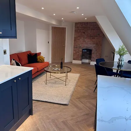 Elegant 2 Bed Penthouse In * Лейберн