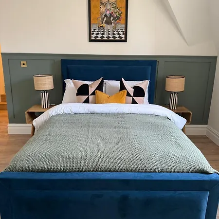 Elegant 2 Bed Penthouse In Лейберн