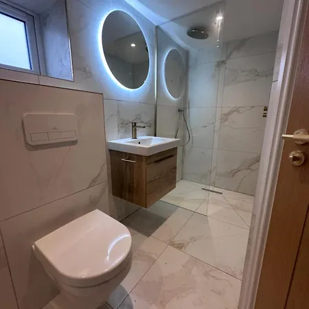 Апартаменты Elegant 2 Bed Penthouse In *